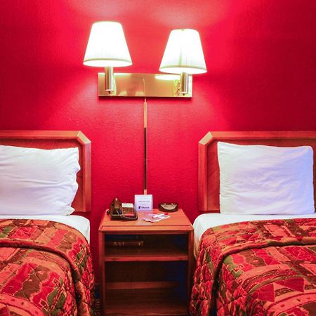 Econo Lodge Willowbrook Bagian luar foto