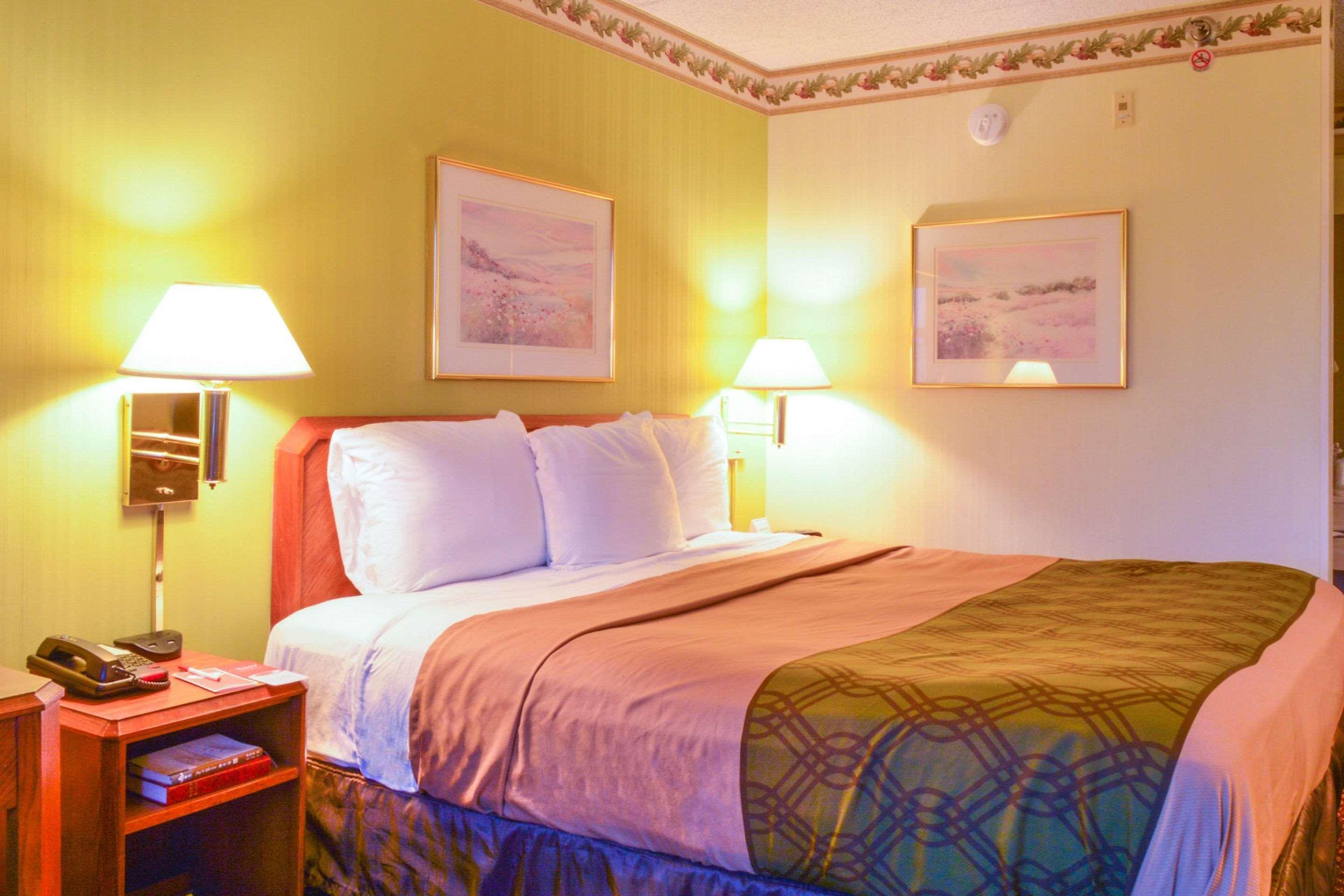 Econo Lodge Willowbrook Bagian luar foto