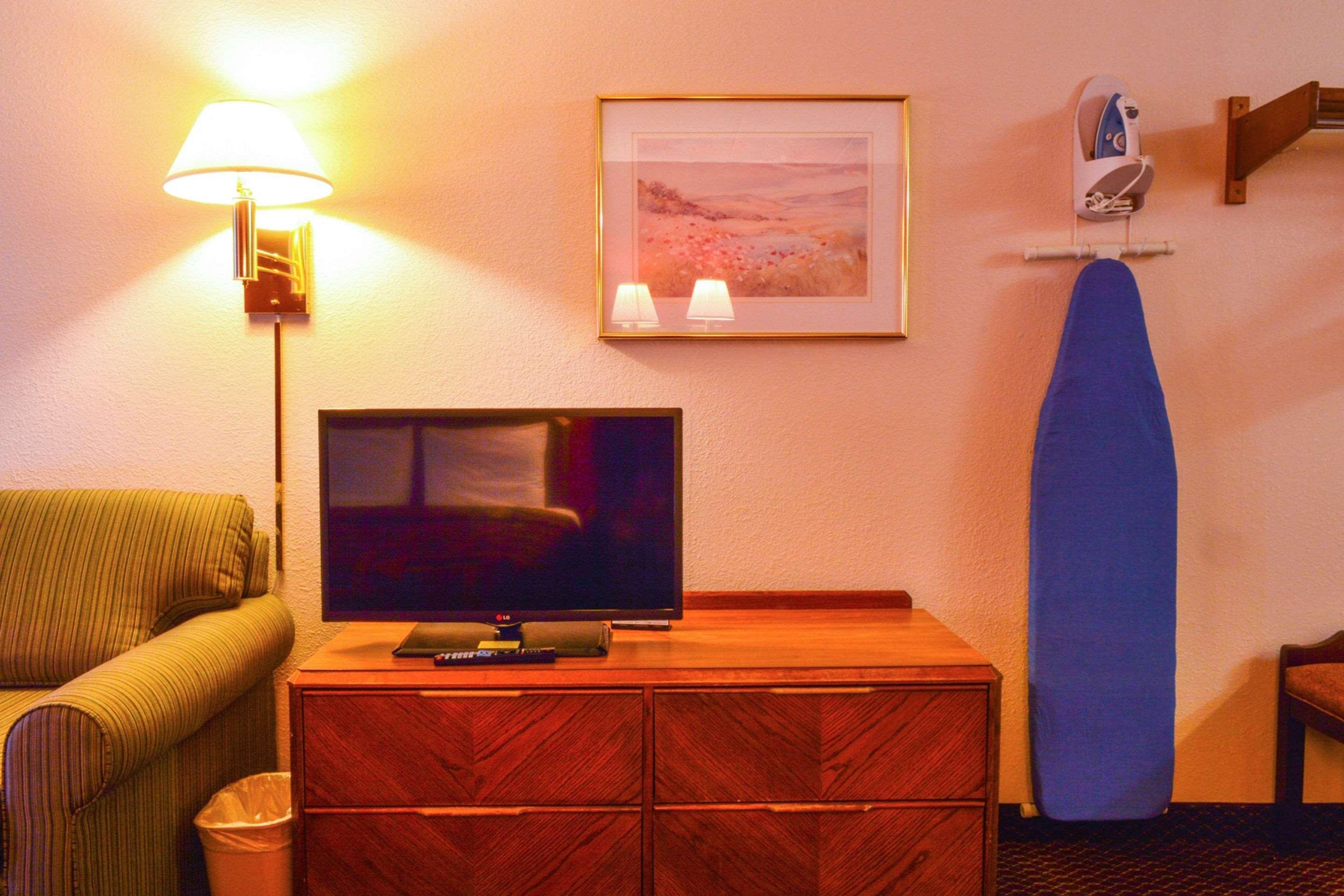 Econo Lodge Willowbrook Bagian luar foto