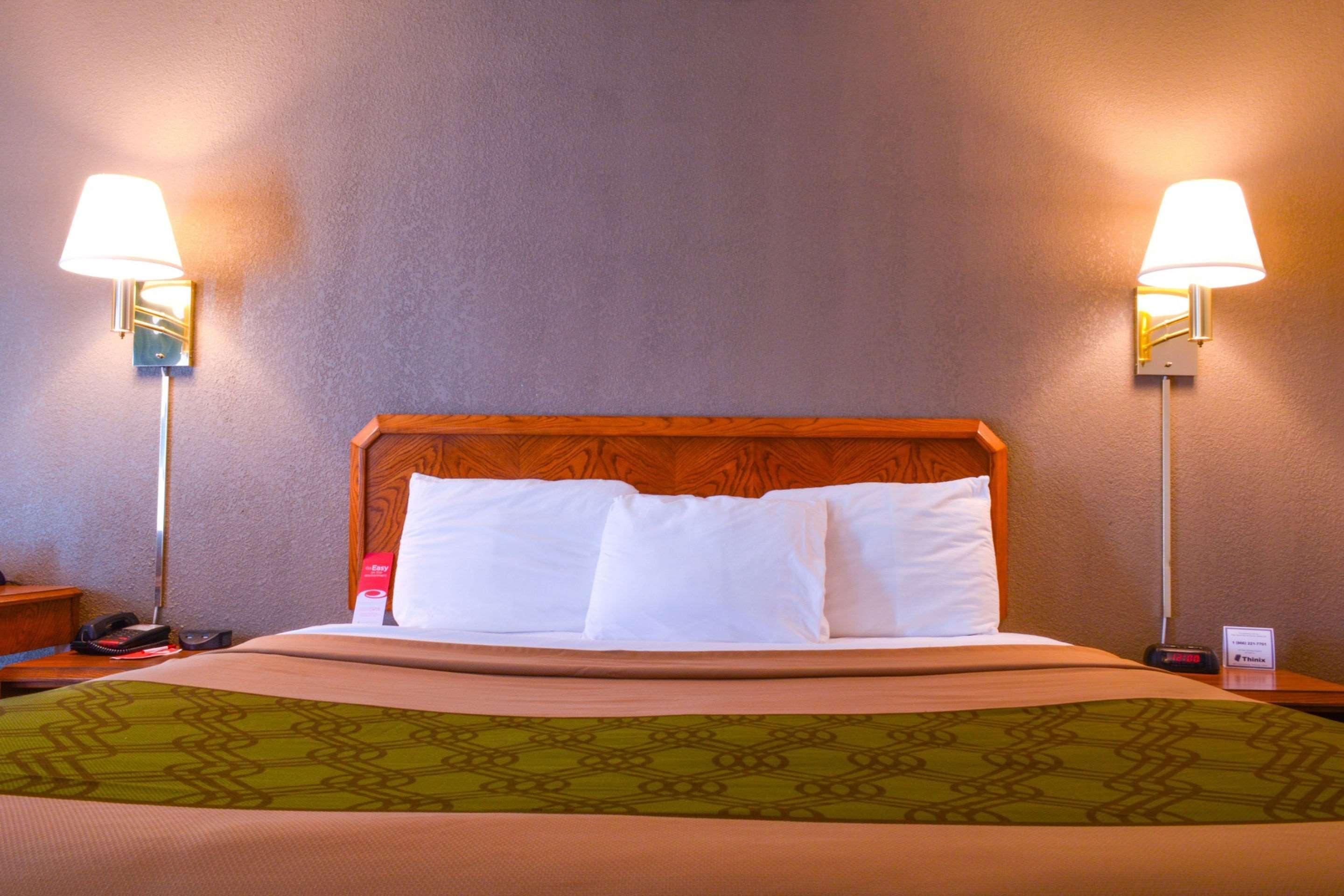 Econo Lodge Willowbrook Bagian luar foto