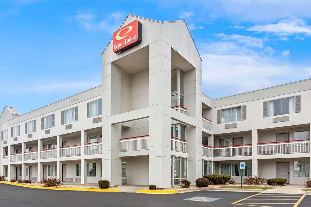 Econo Lodge Willowbrook Bagian luar foto