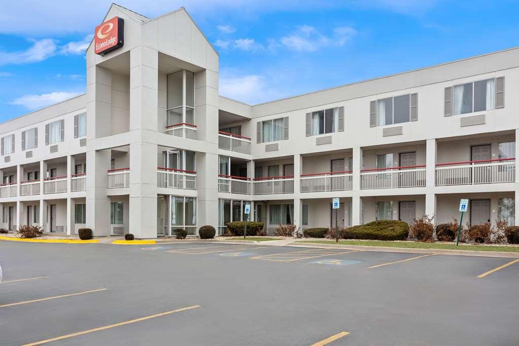 Econo Lodge Willowbrook Bagian luar foto