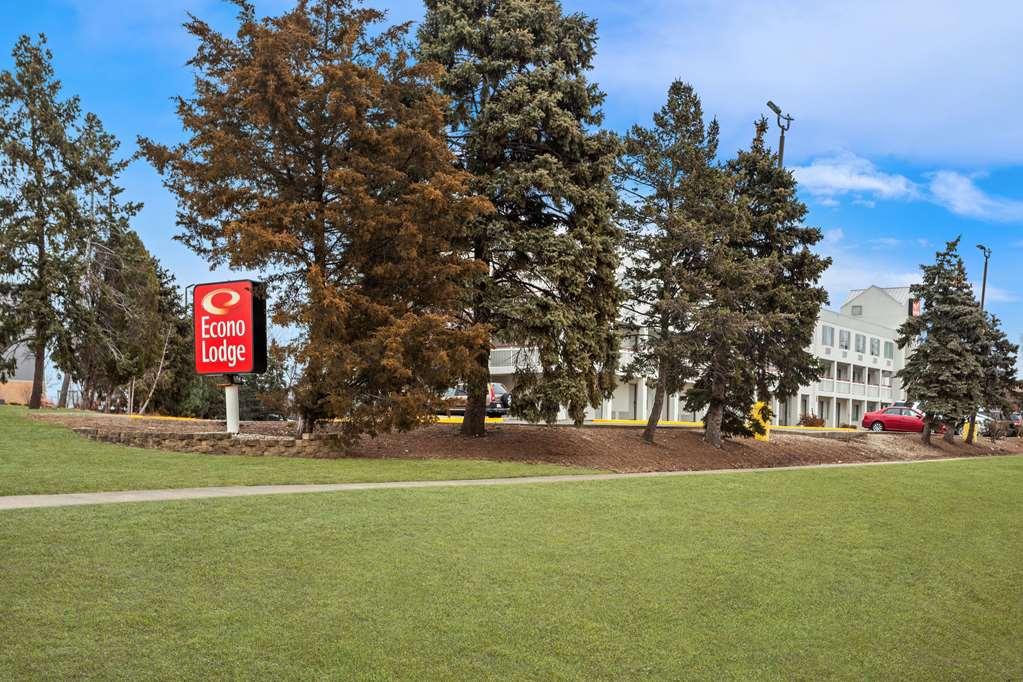 Econo Lodge Willowbrook Bagian luar foto