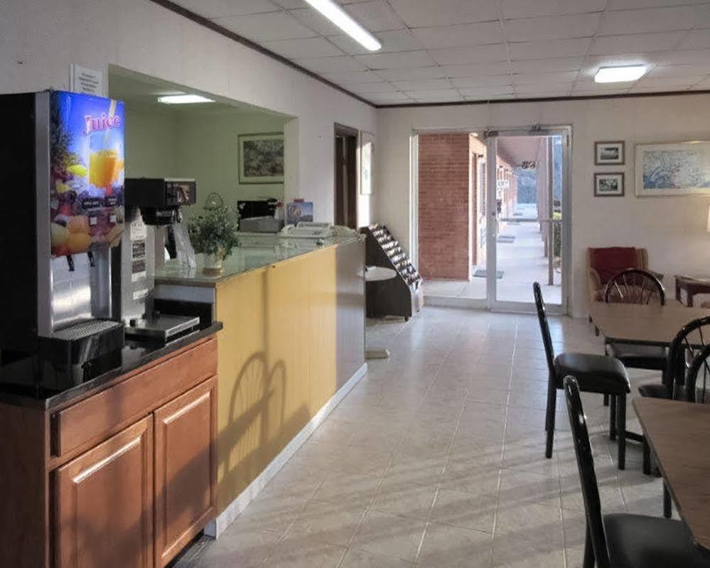 Econo Lodge Willowbrook Bagian luar foto