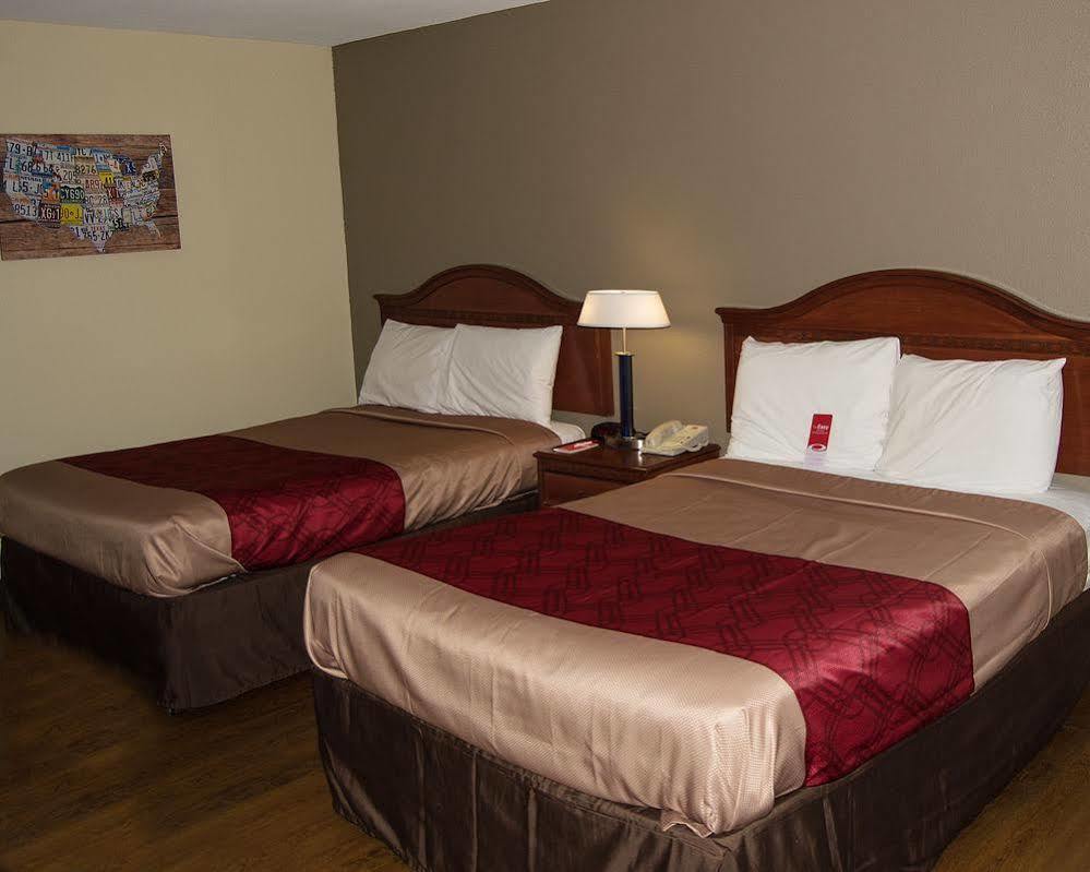 Econo Lodge Willowbrook Bagian luar foto